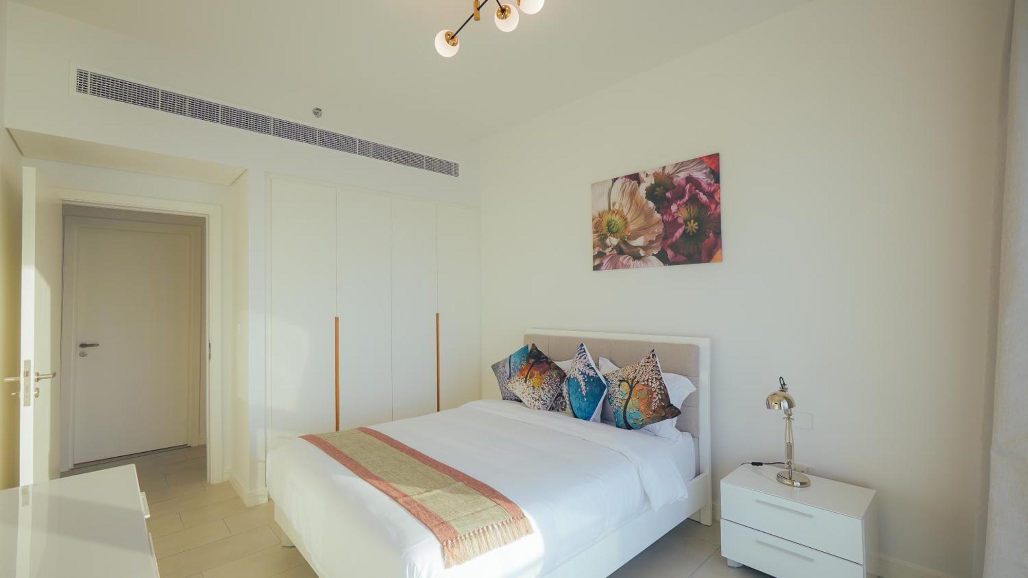 Spacious La Vie 3br With Private Access By Anw Apartment