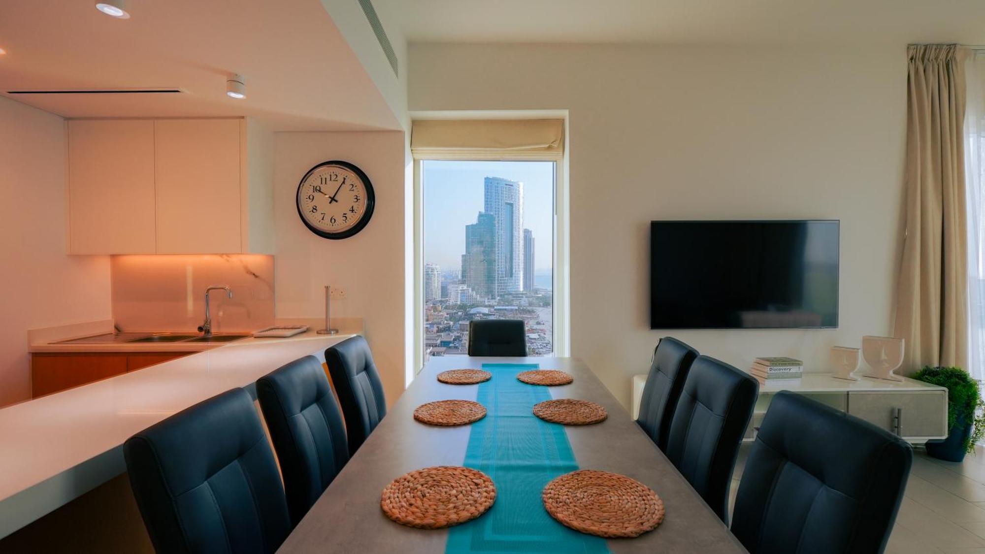 Spacious La Vie 3br With Private Access By Anw Dubai