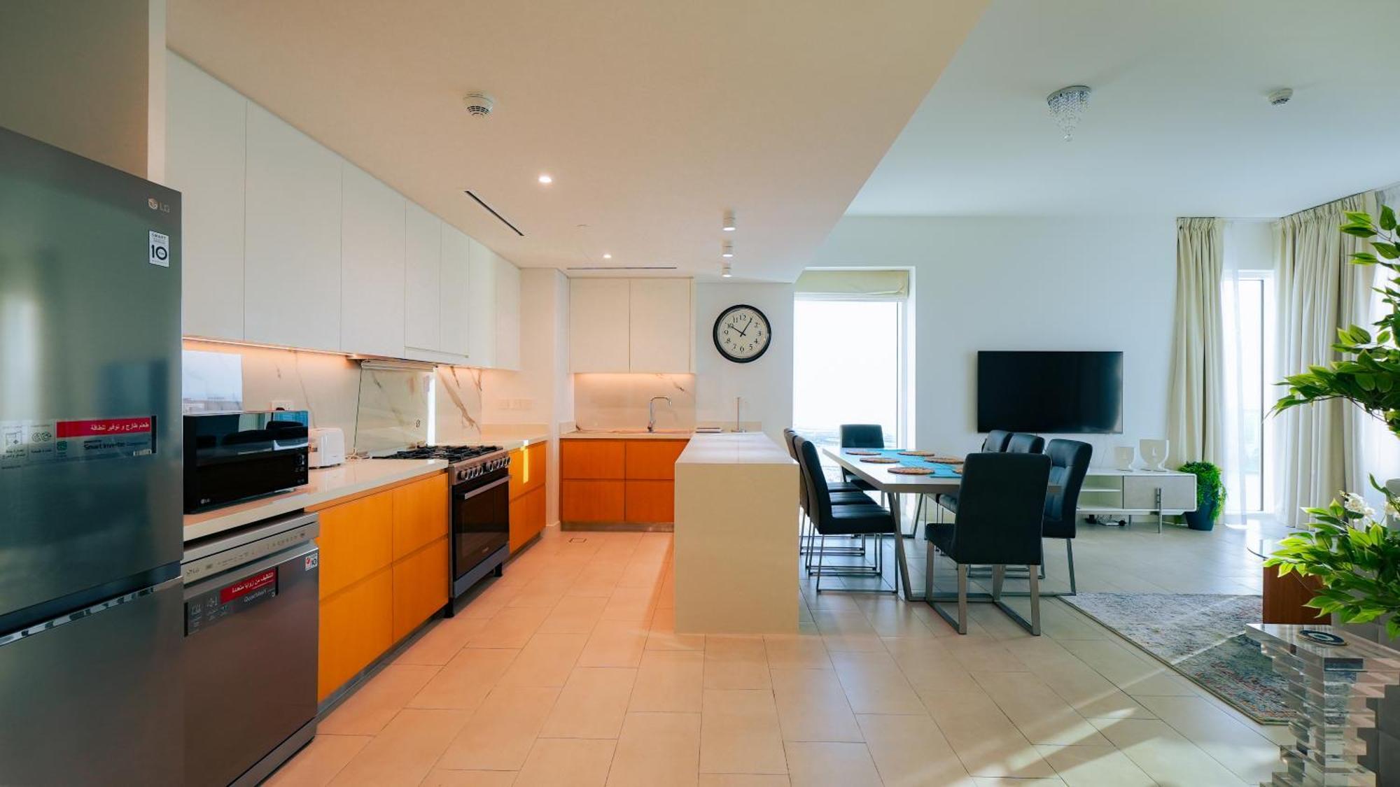 Spacious La Vie 3br With Private Access By Anw