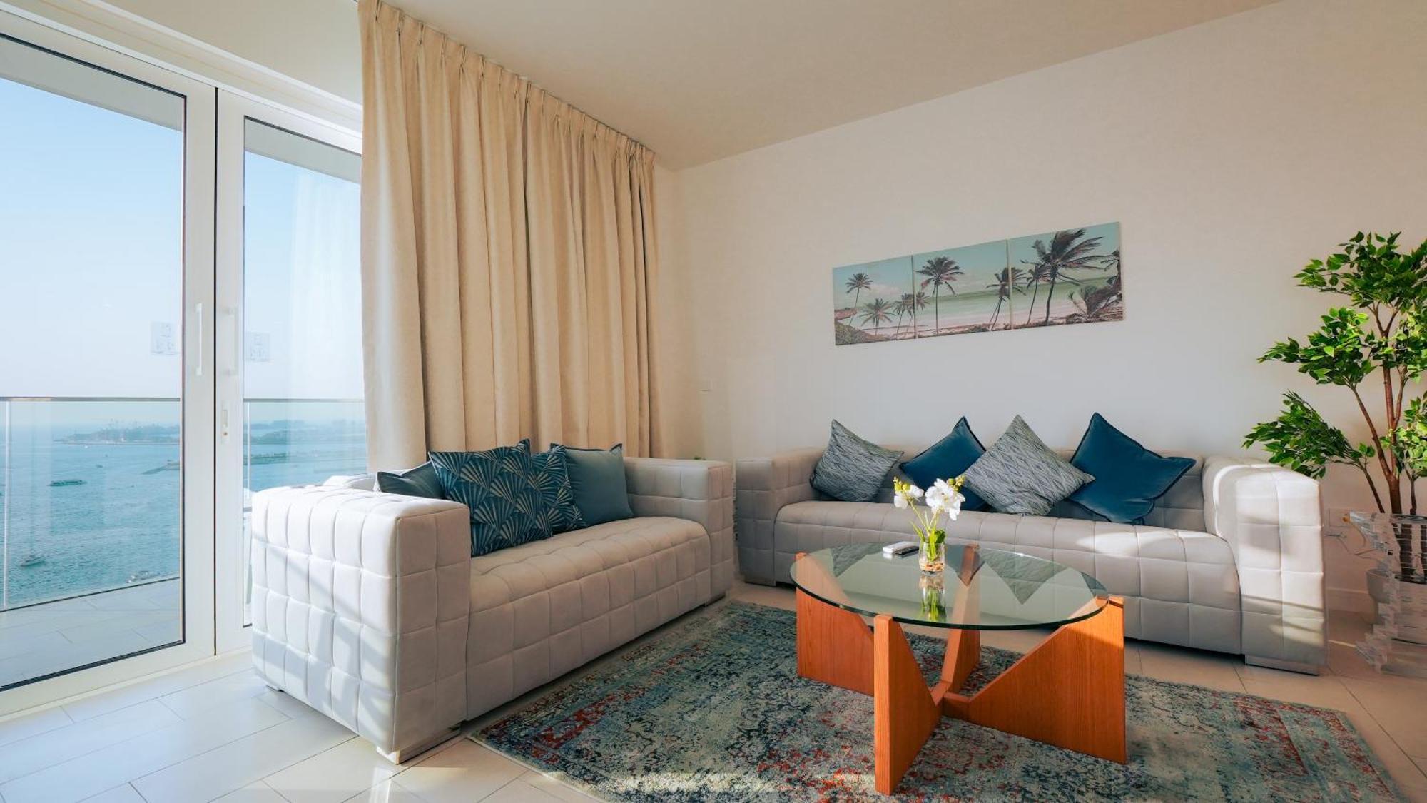 Spacious La Vie 3br With Private Access By Anw Dubai