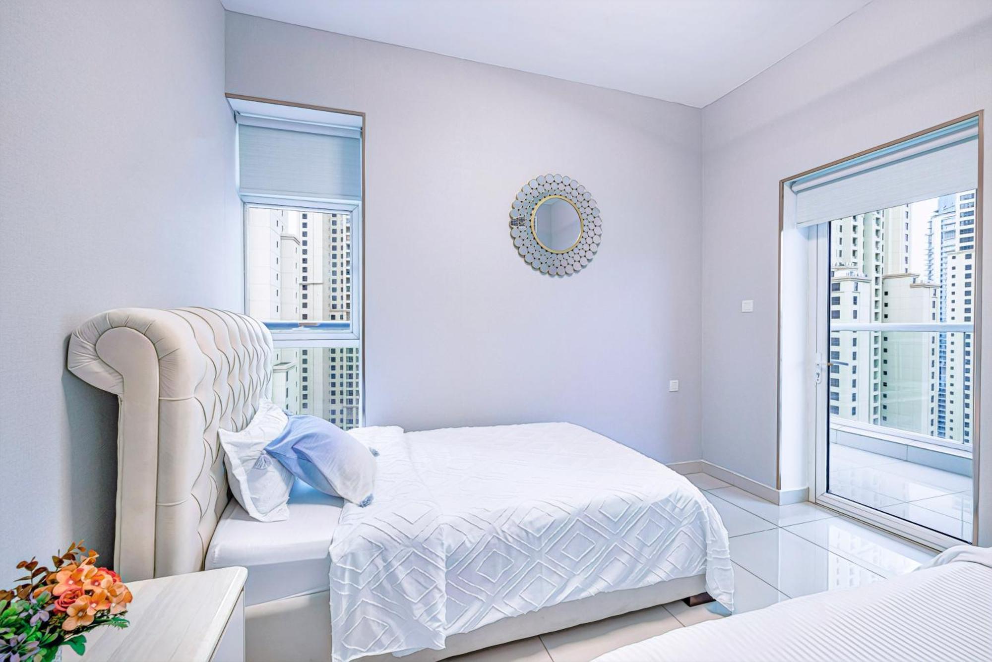 5 Star Beach Access Serviced Apartment: Marina Heart Dubai