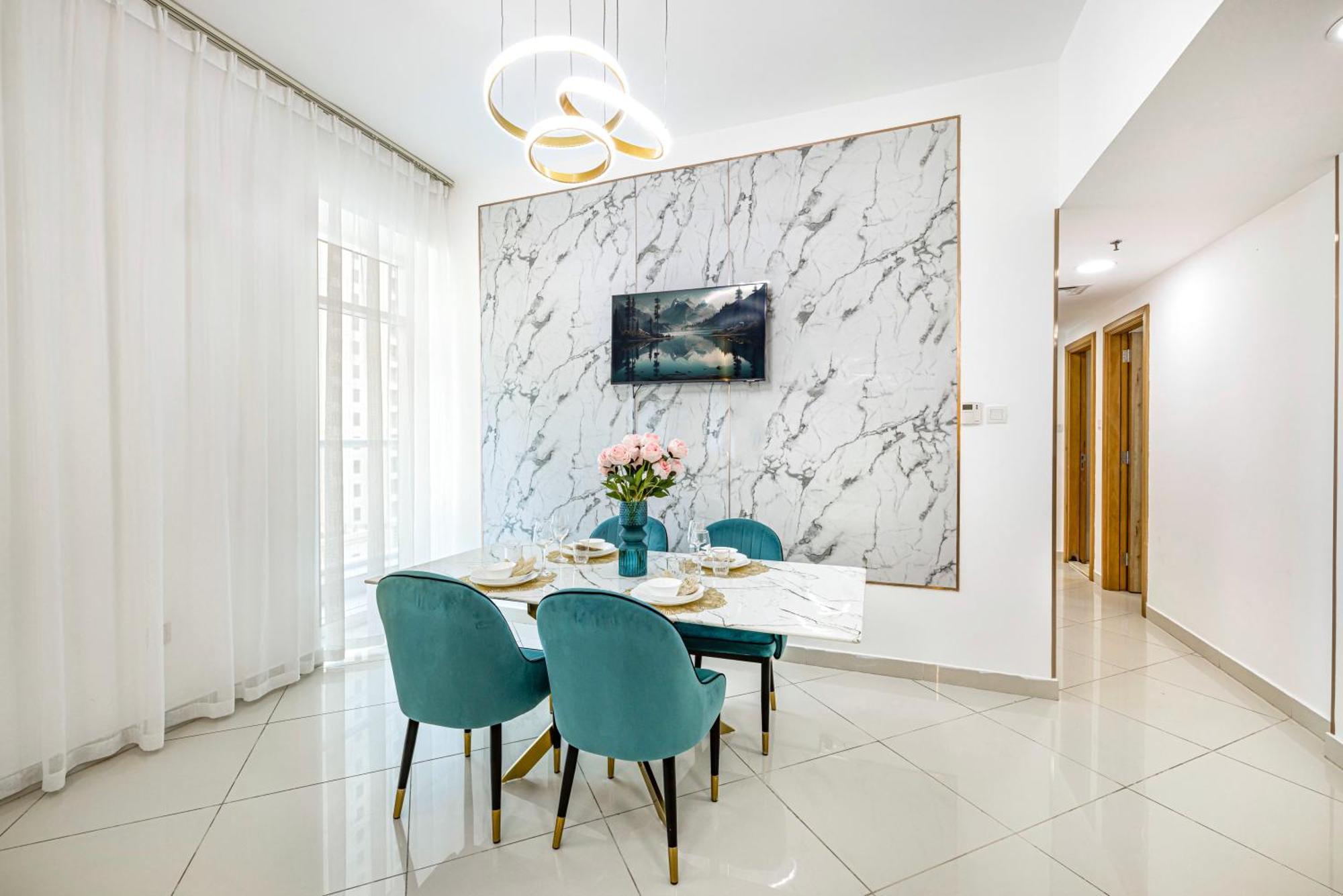5 Star Beach Access Serviced Apartment: Marina Heart Apartment Dubai
