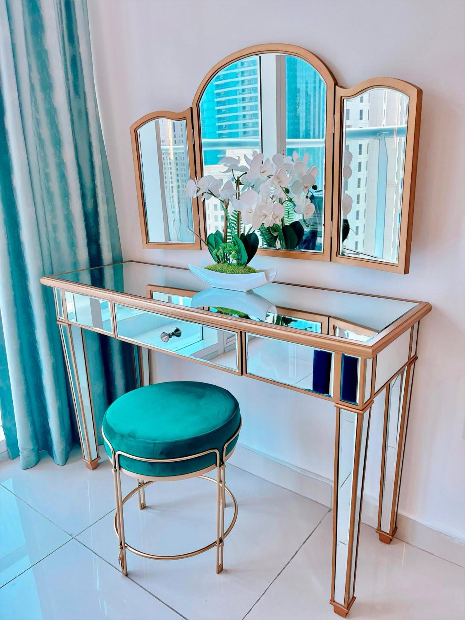 5 Star Beach Access Serviced Apartment: Marina Heart Apartment