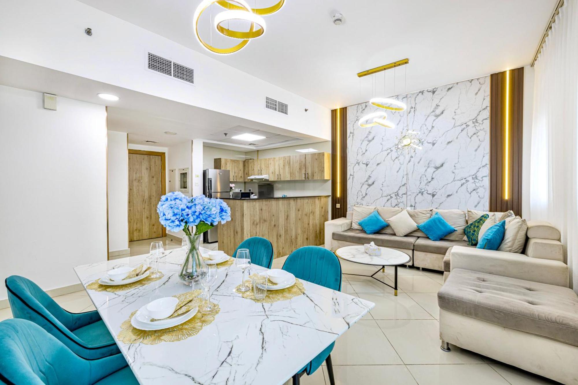 Apartment 5 Star Beach Access Serviced Apartment: Marina Heart *