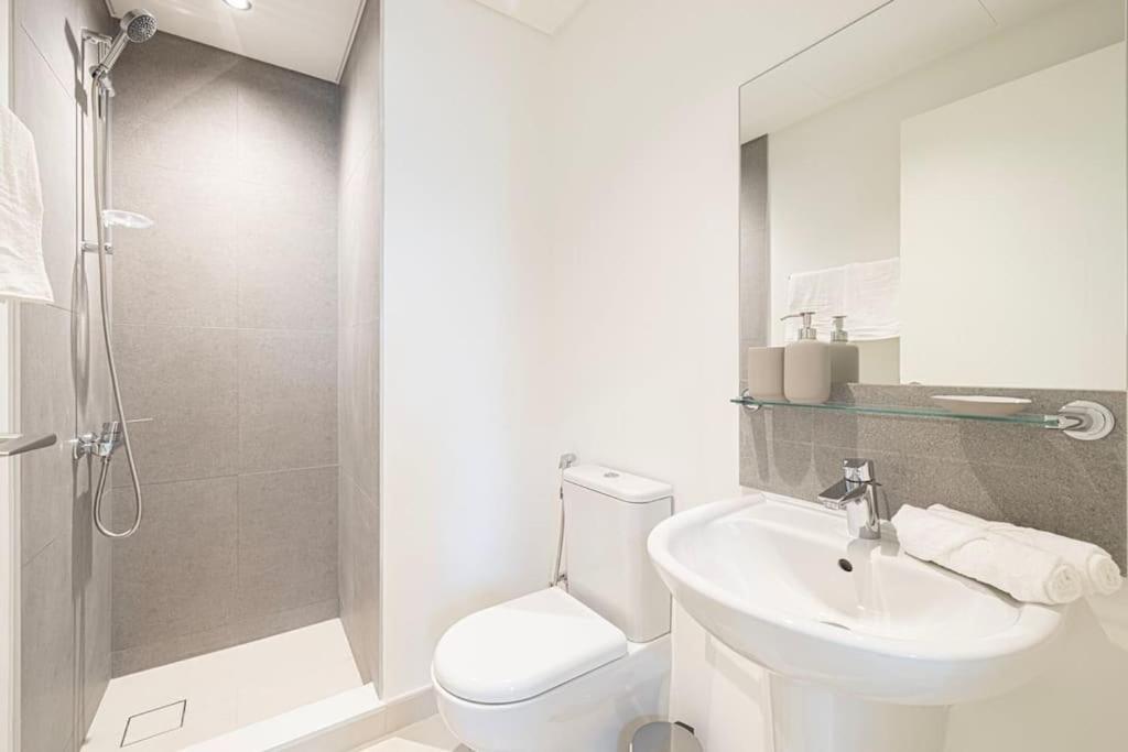 Stunning 3 Bedroom Facing Burj * Dubai