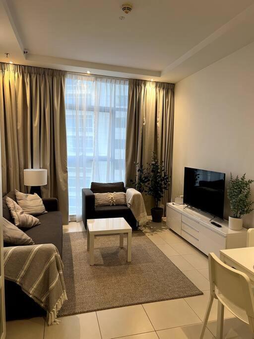 Ain View 1 Bedroom In Marina *
