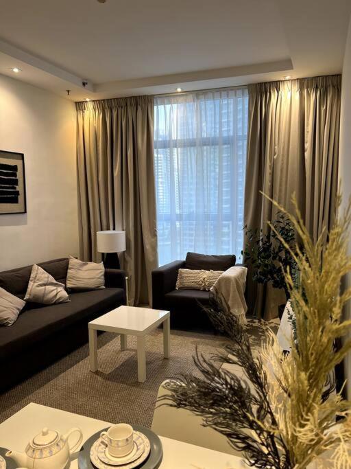Ain View 1 Bedroom In Marina Apartment Dubai