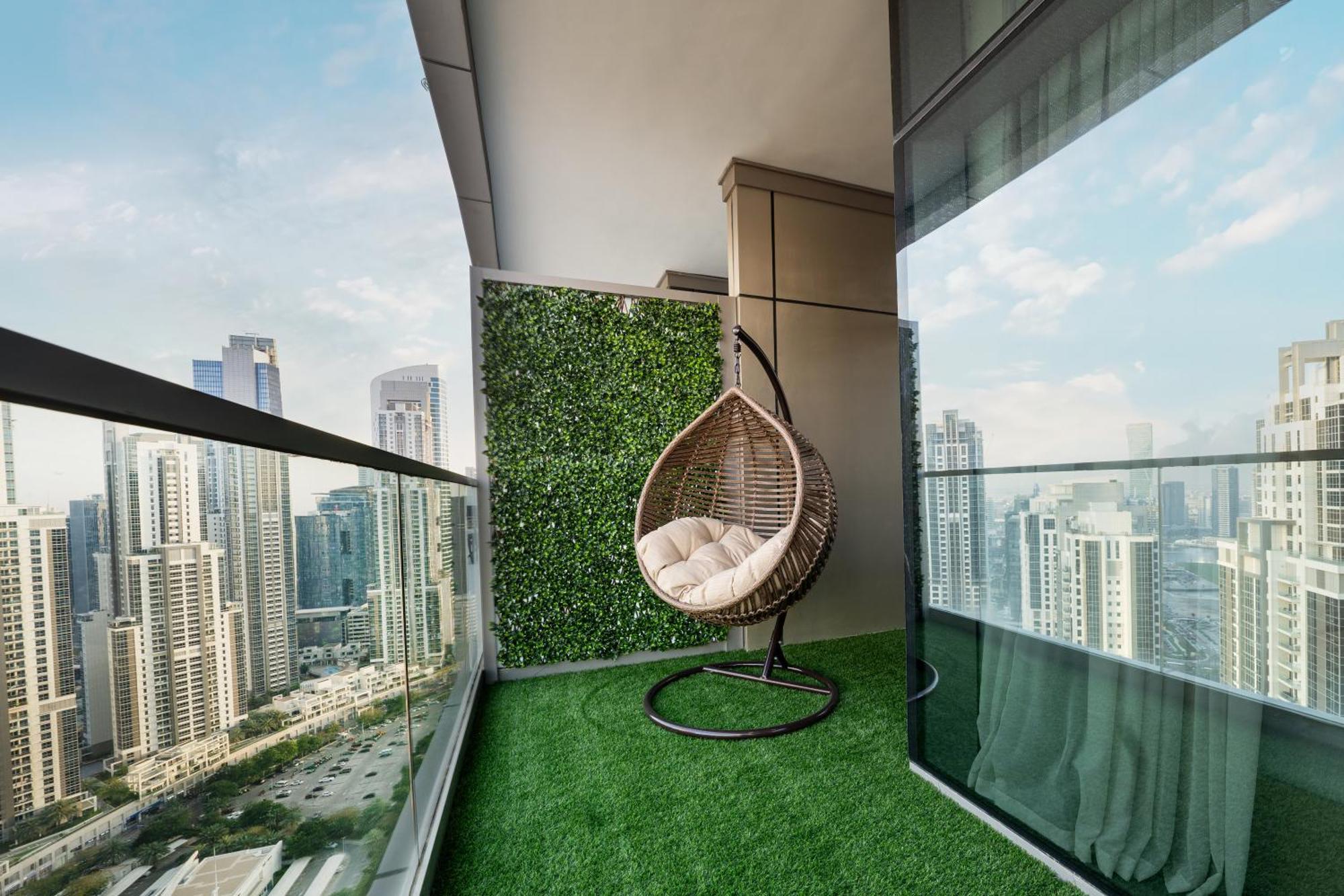 Paramount Midtown Hotel, Burj Khalifa Views *