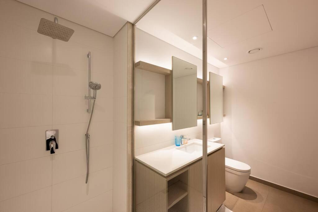 Spacious 2br With Community View Dubai
