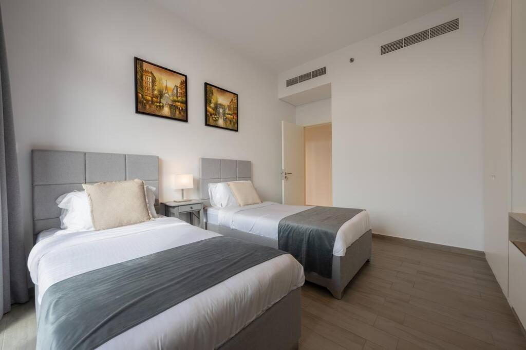 Spacious 2br With Community View