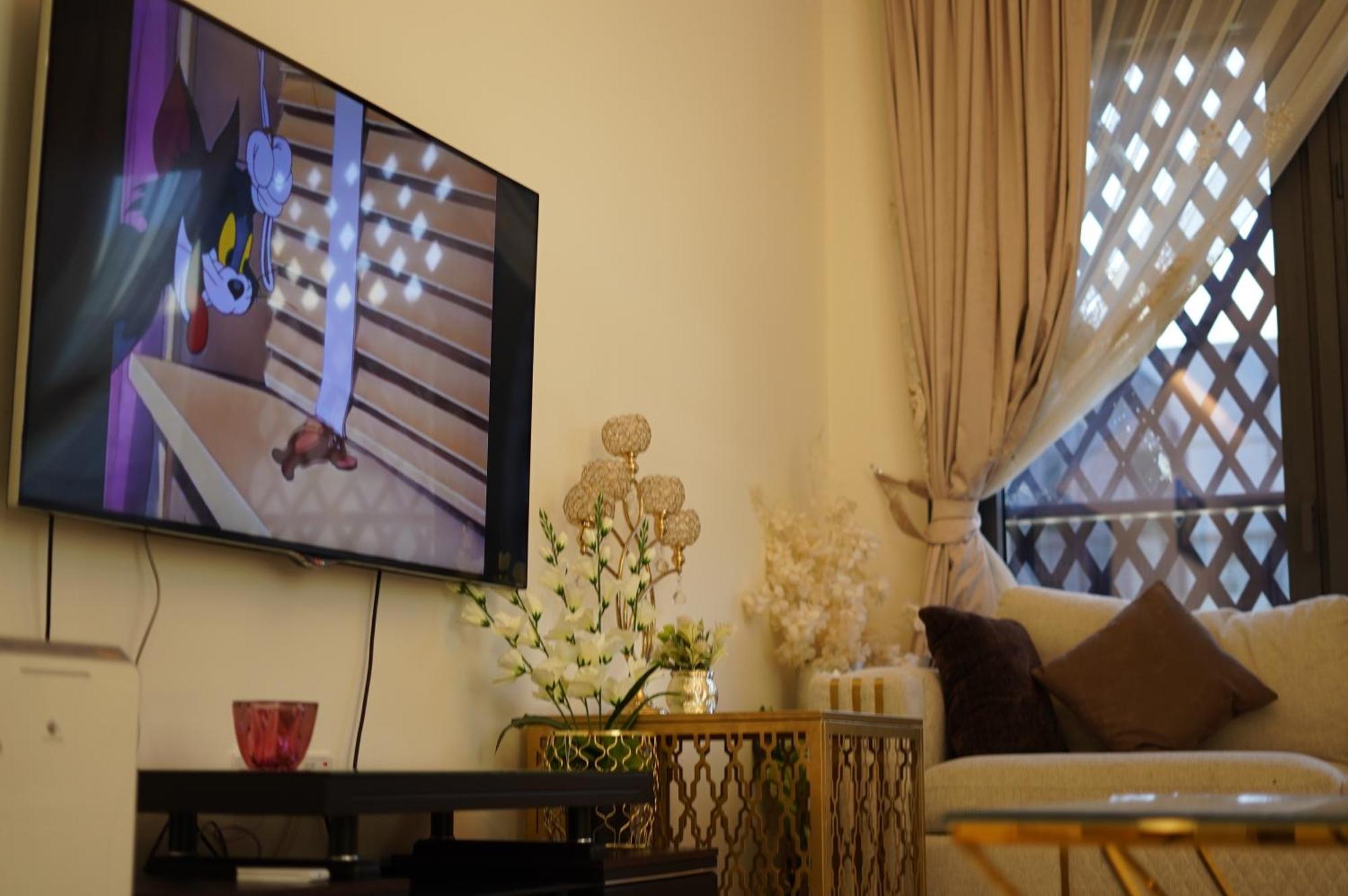 Brown Stone - Mirdif Hills Airport Apartment Dubai