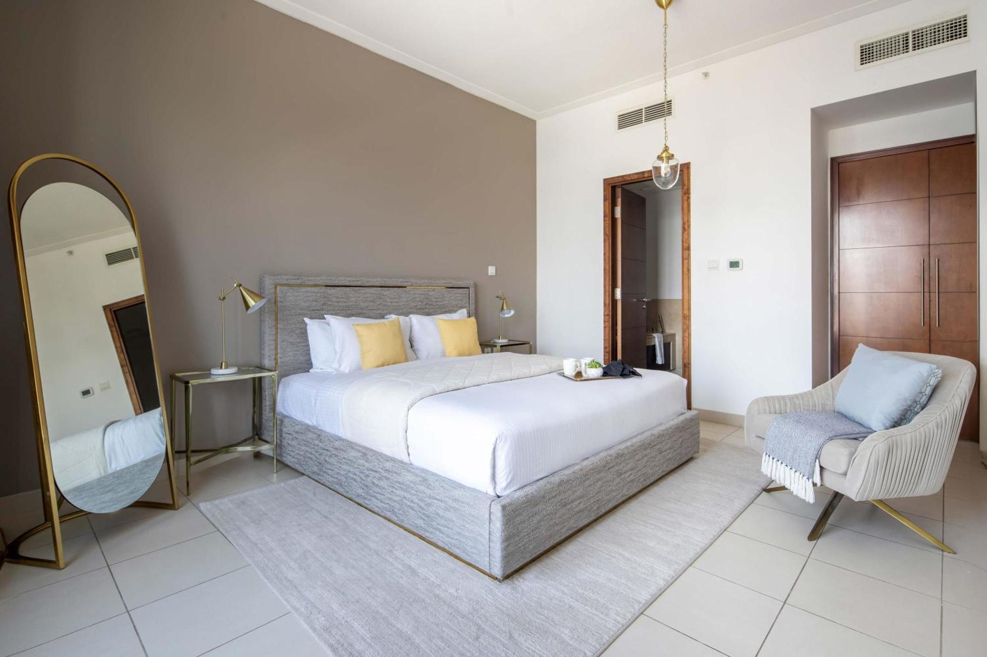Frank Porter - South Ridge 6 * Dubai