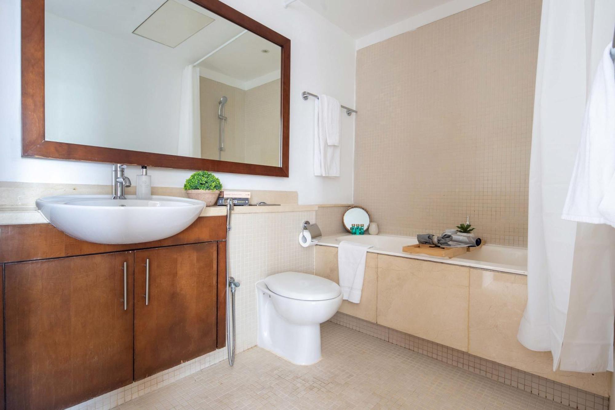 Frank Porter - South Ridge 6 * Dubai