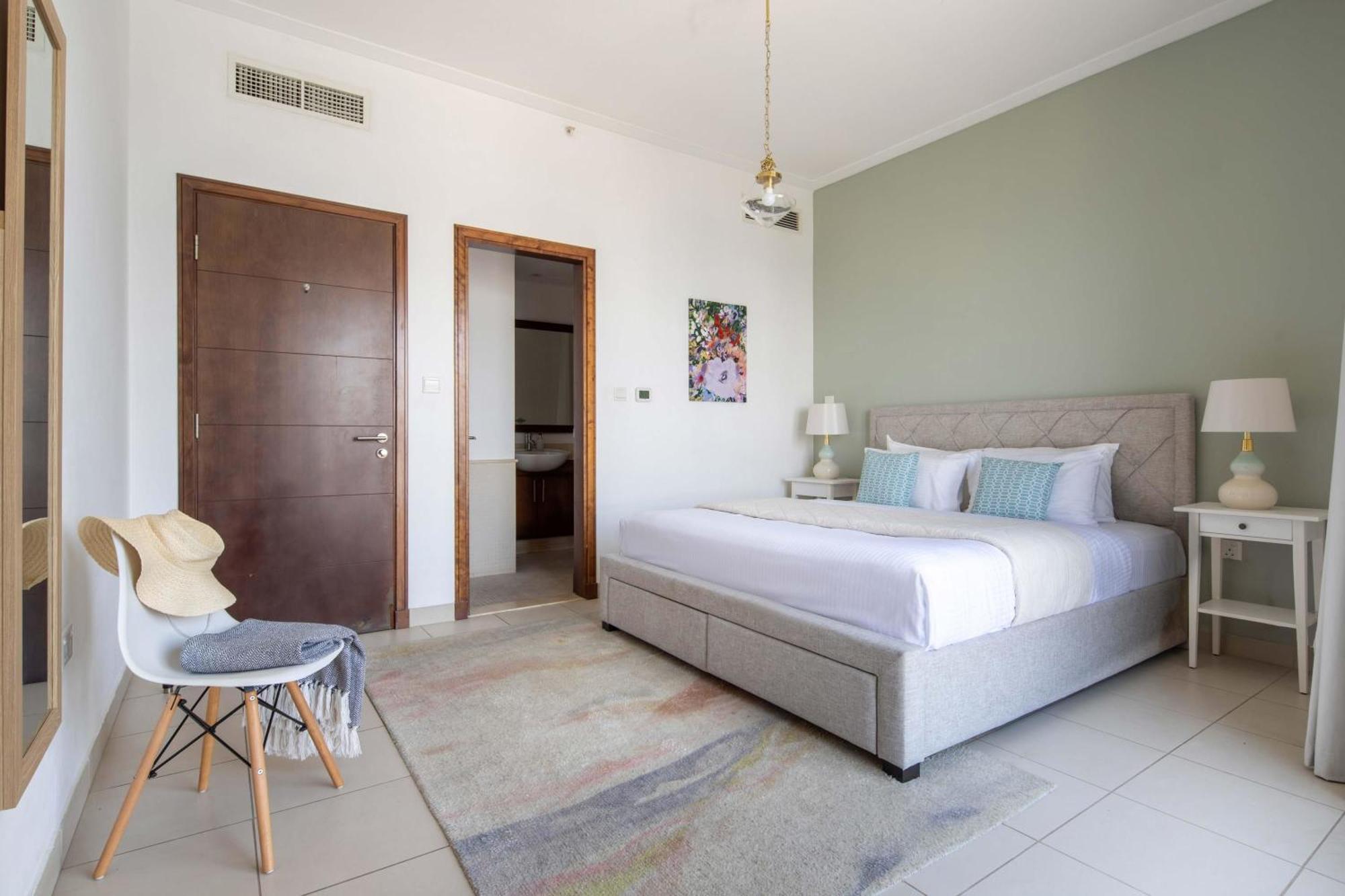 Frank Porter - South Ridge 6 * Dubai