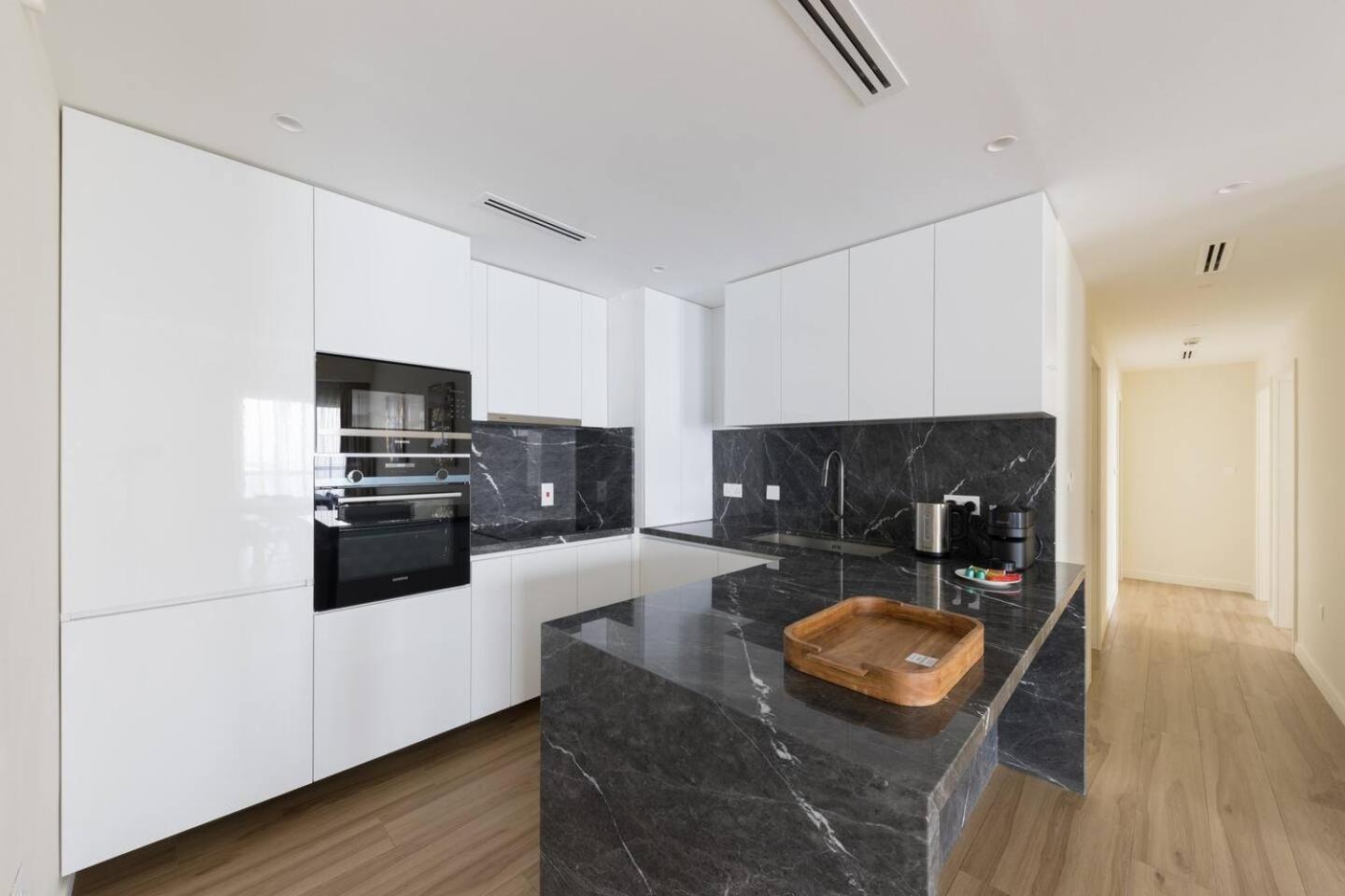 Apartment Luxury Living On The Floor Full Marina View