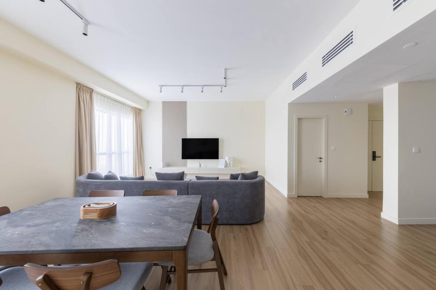 Luxury Living On The Floor Full Marina View Dubai