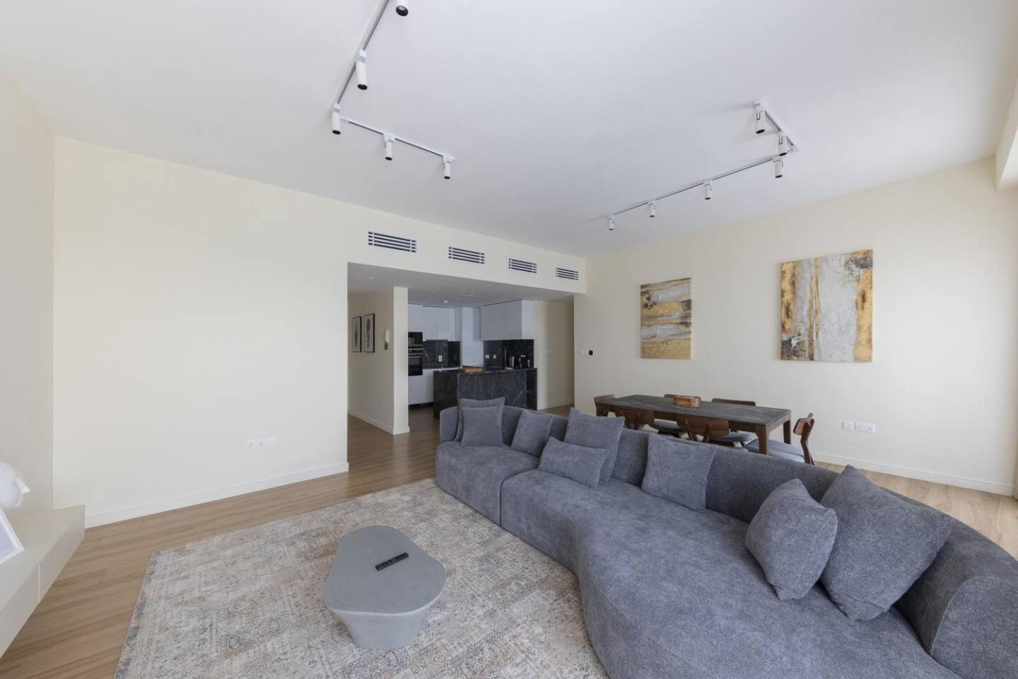 Luxury Living On The Floor Full Marina View Apartment