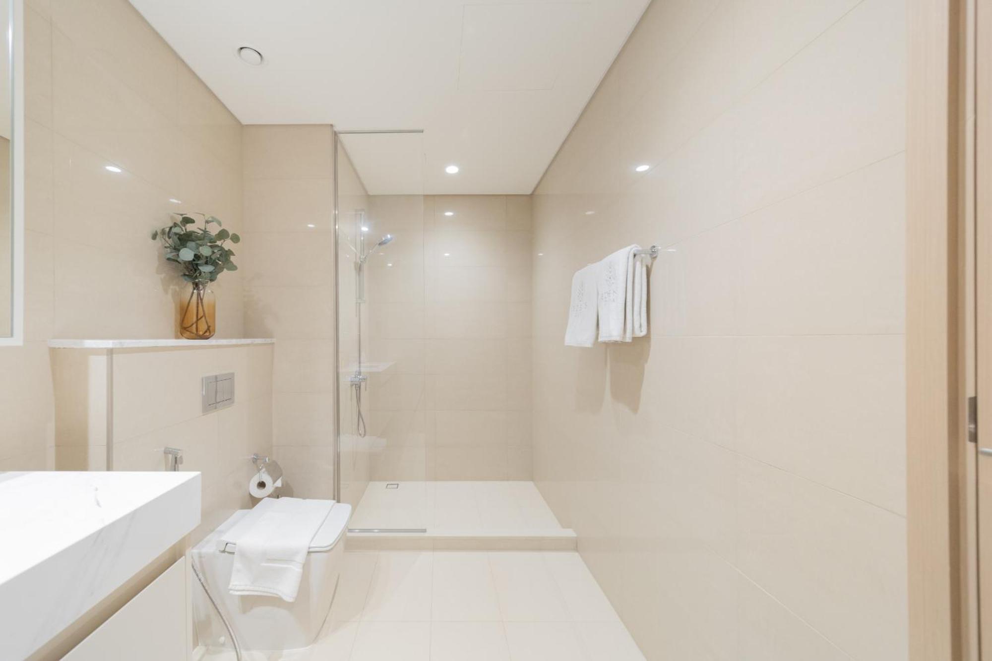 Eden's Homes & - Burj Royale Apartment Dubai
