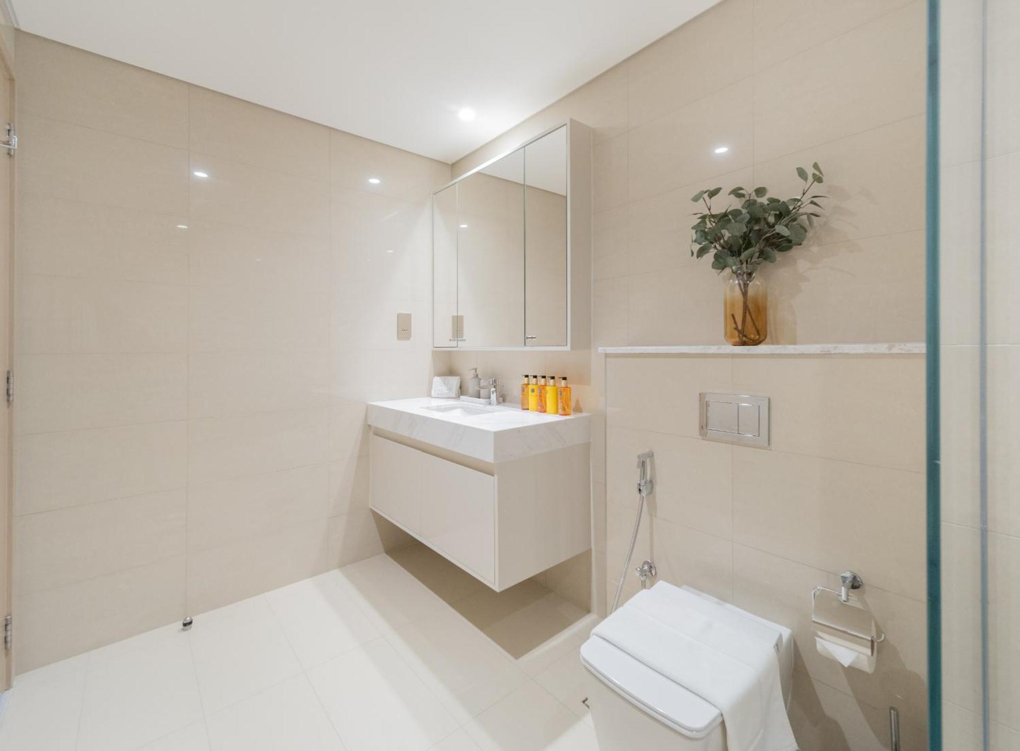 Apartment Eden's Homes & - Burj Royale Dubai