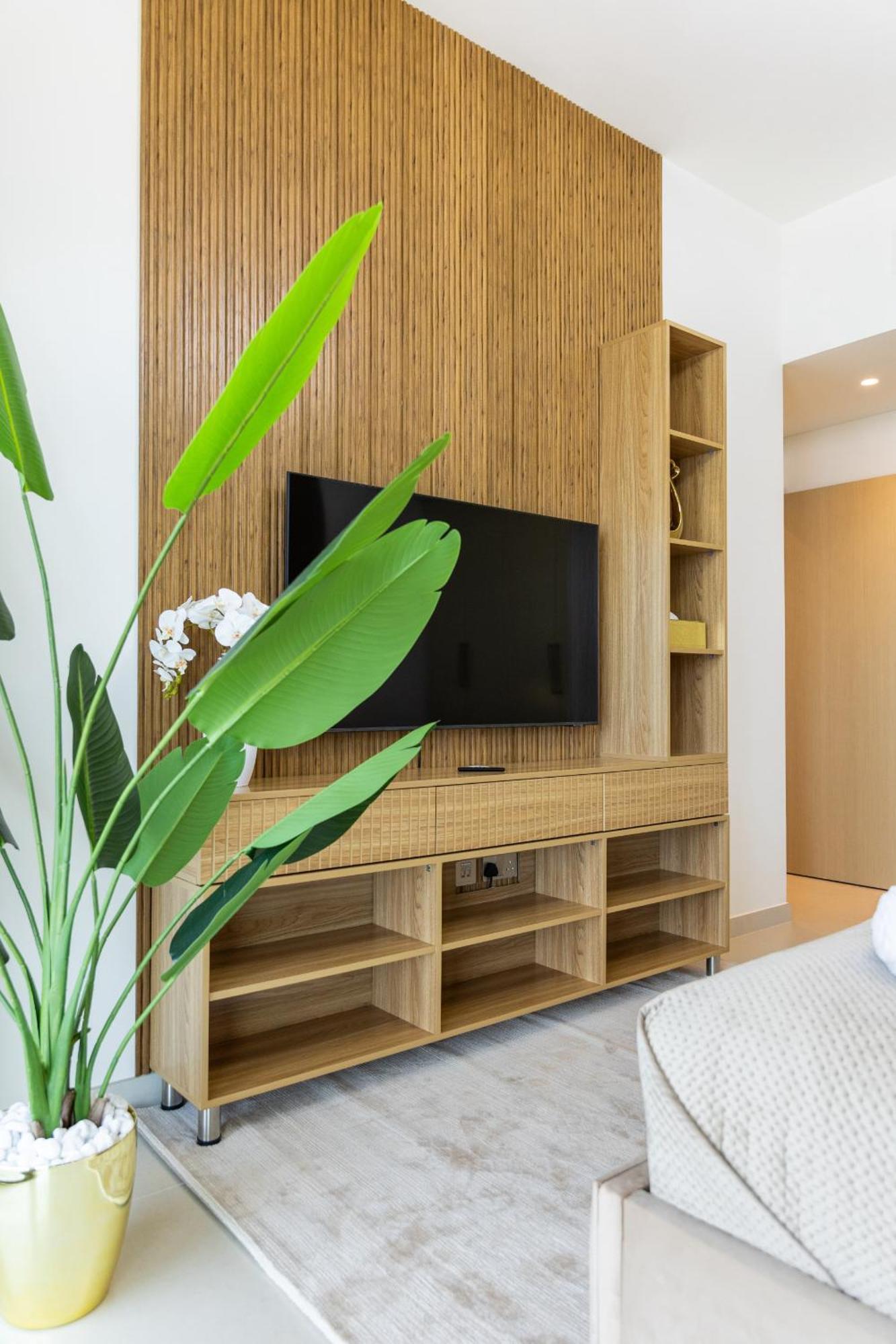 Eden's Homes & - Burj Royale Apartment Dubai