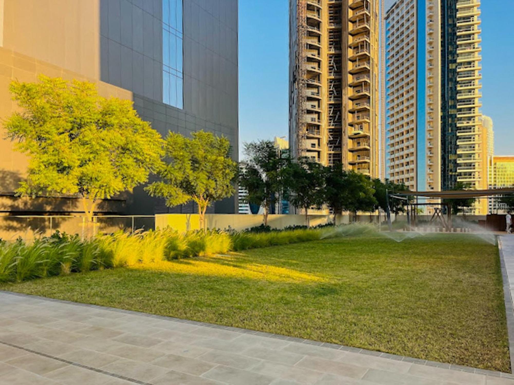 Eden's Homes & - Burj Royale Apartment Dubai