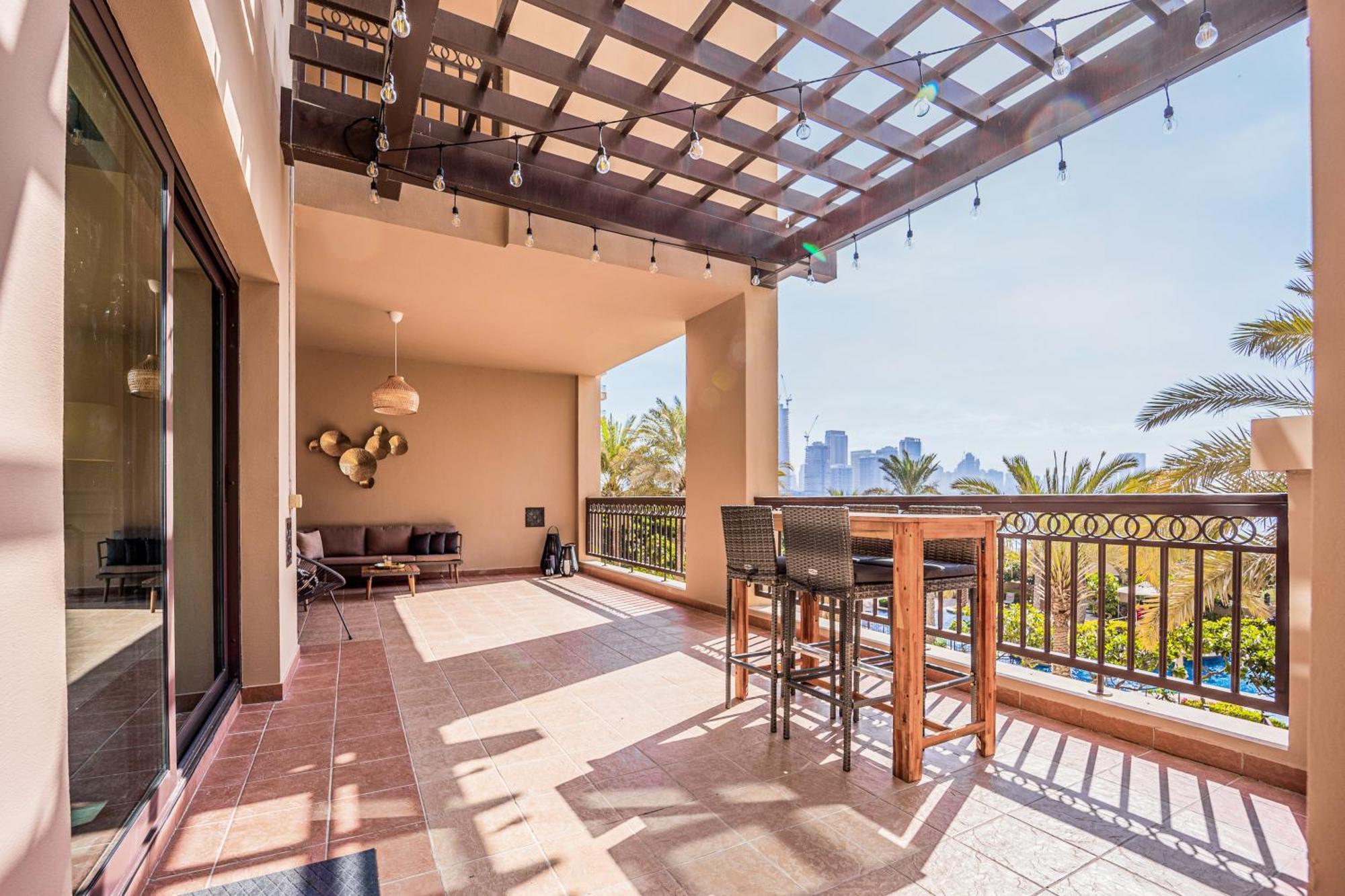South & North Palm Jumeirah Apartment *