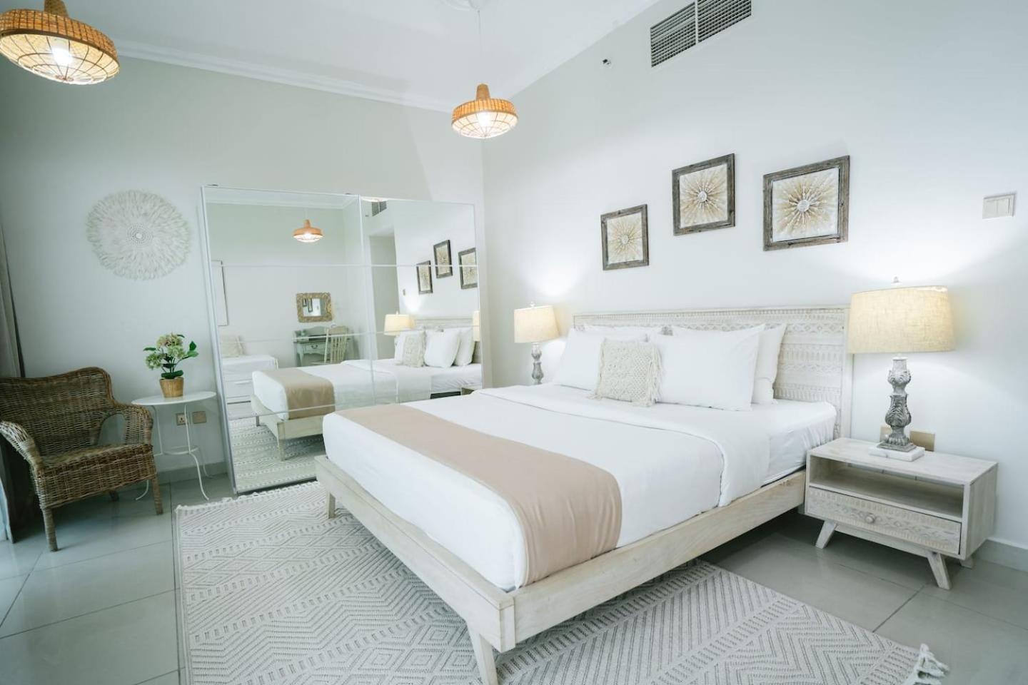 Beautiful Marina View 58th Floor 3 Bedrooms Apartment