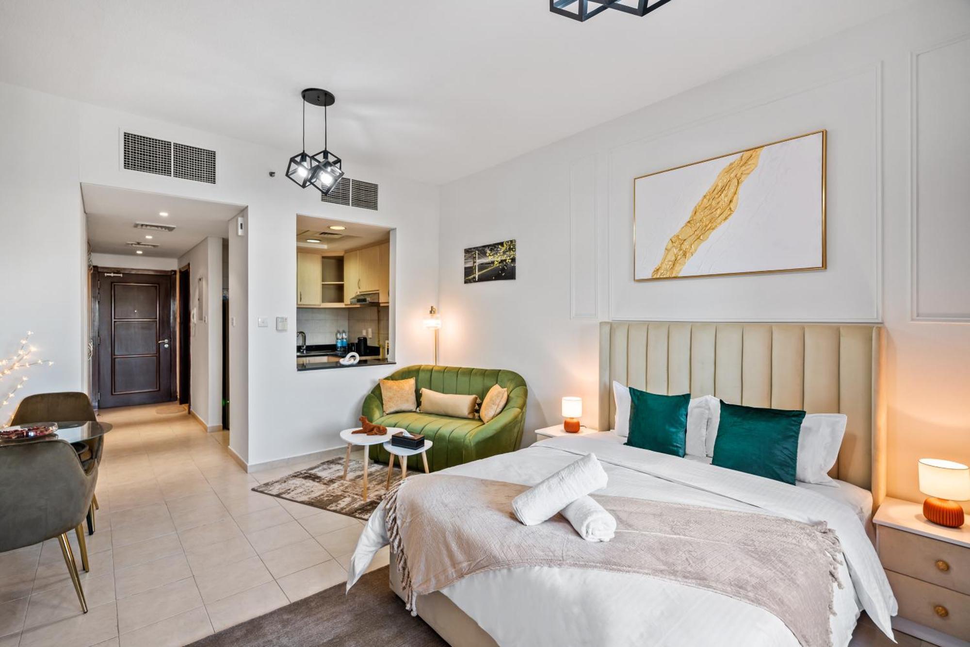 Elegant Living In Discovery Gardens Apartment