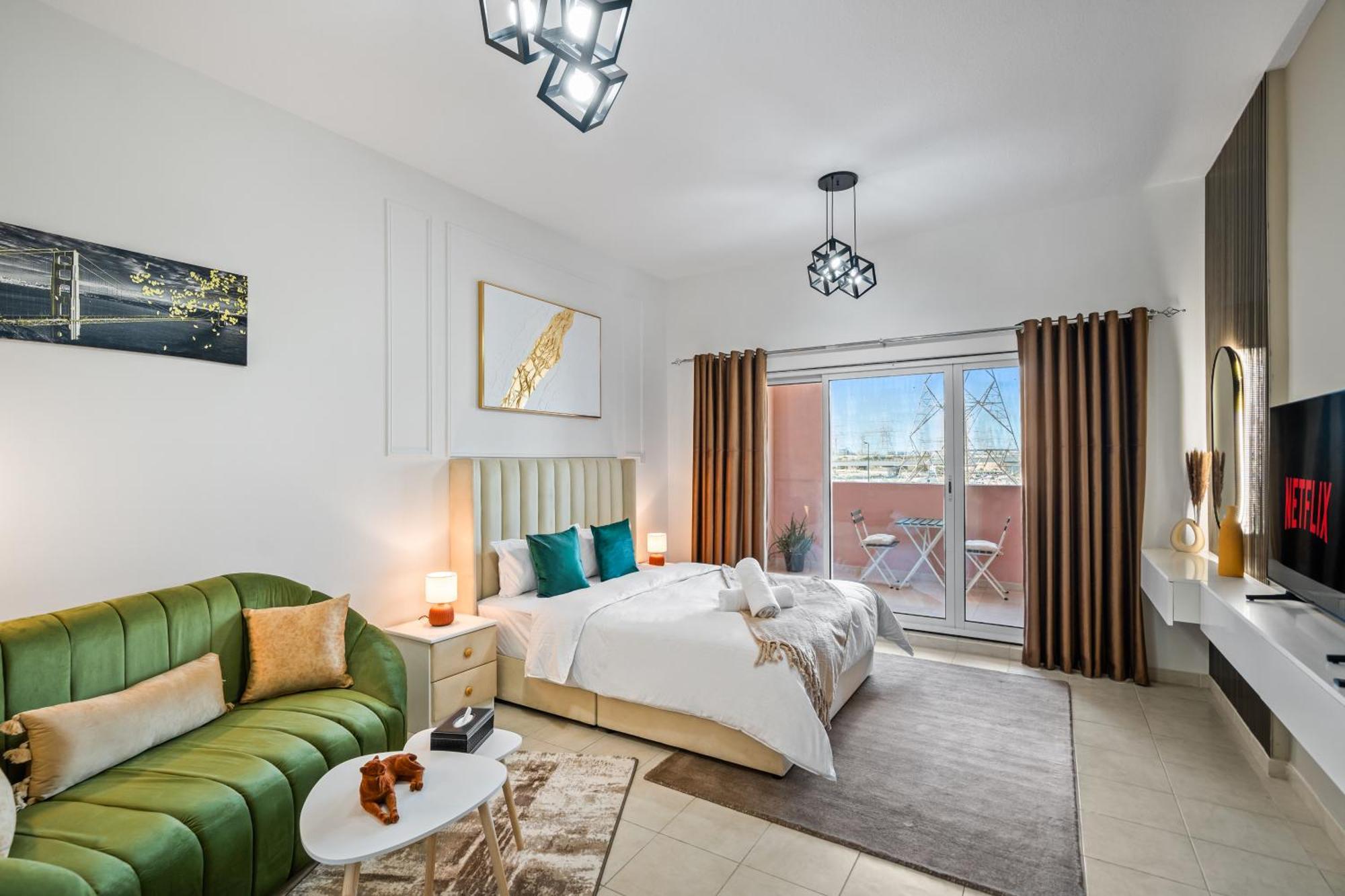 Elegant Living In Discovery Gardens Apartment *
