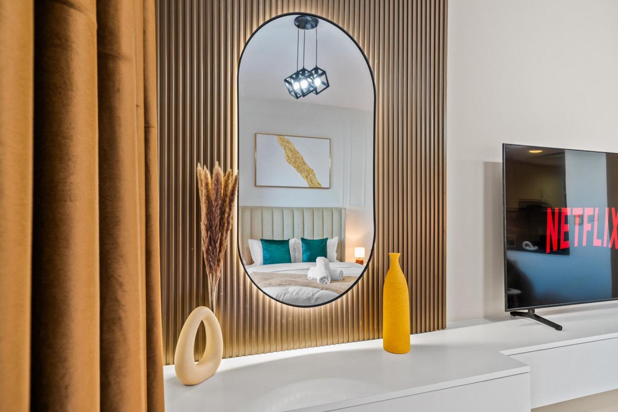 Elegant Living In Discovery Gardens *