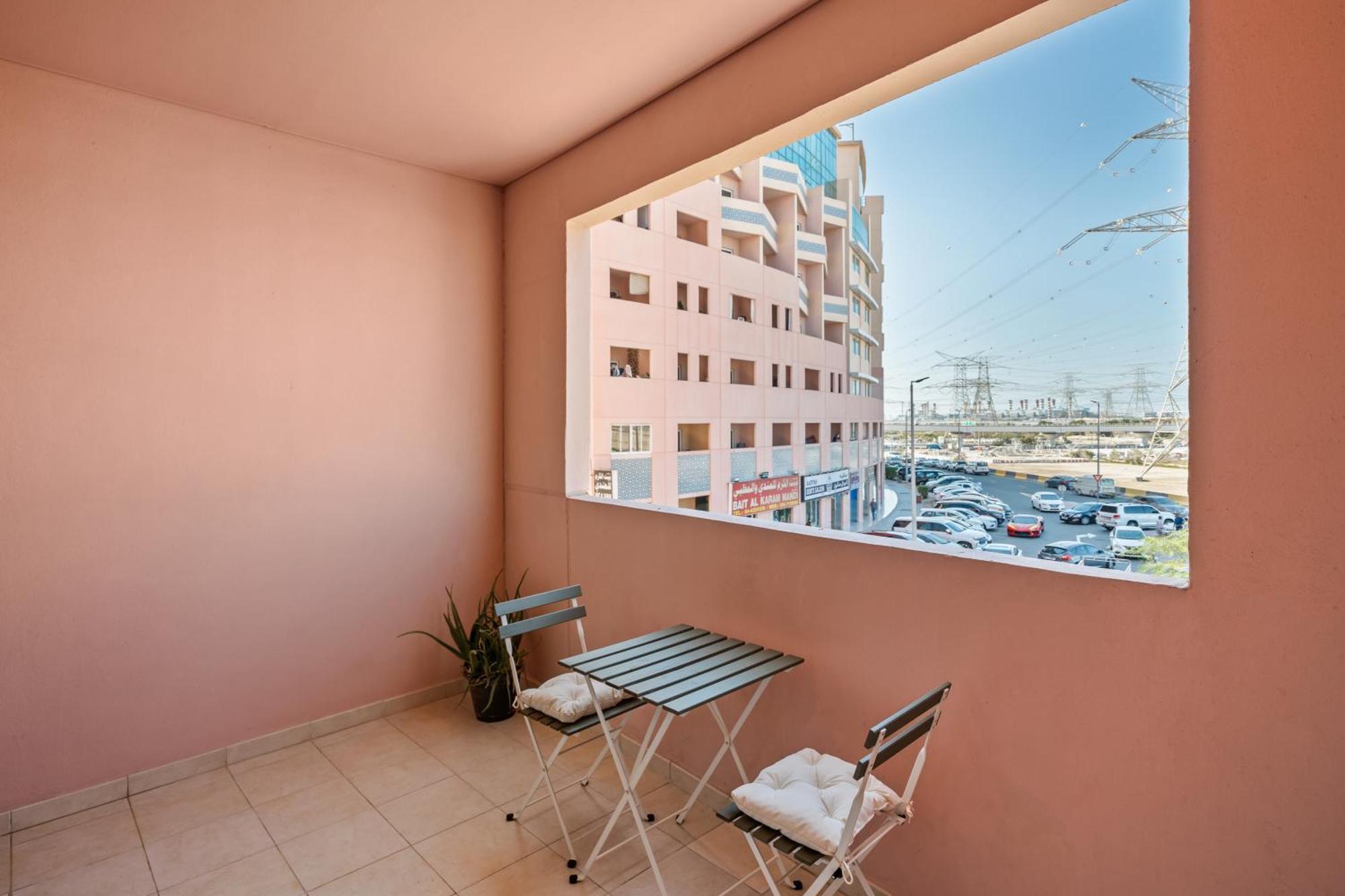 Elegant Living In Discovery Gardens Apartment