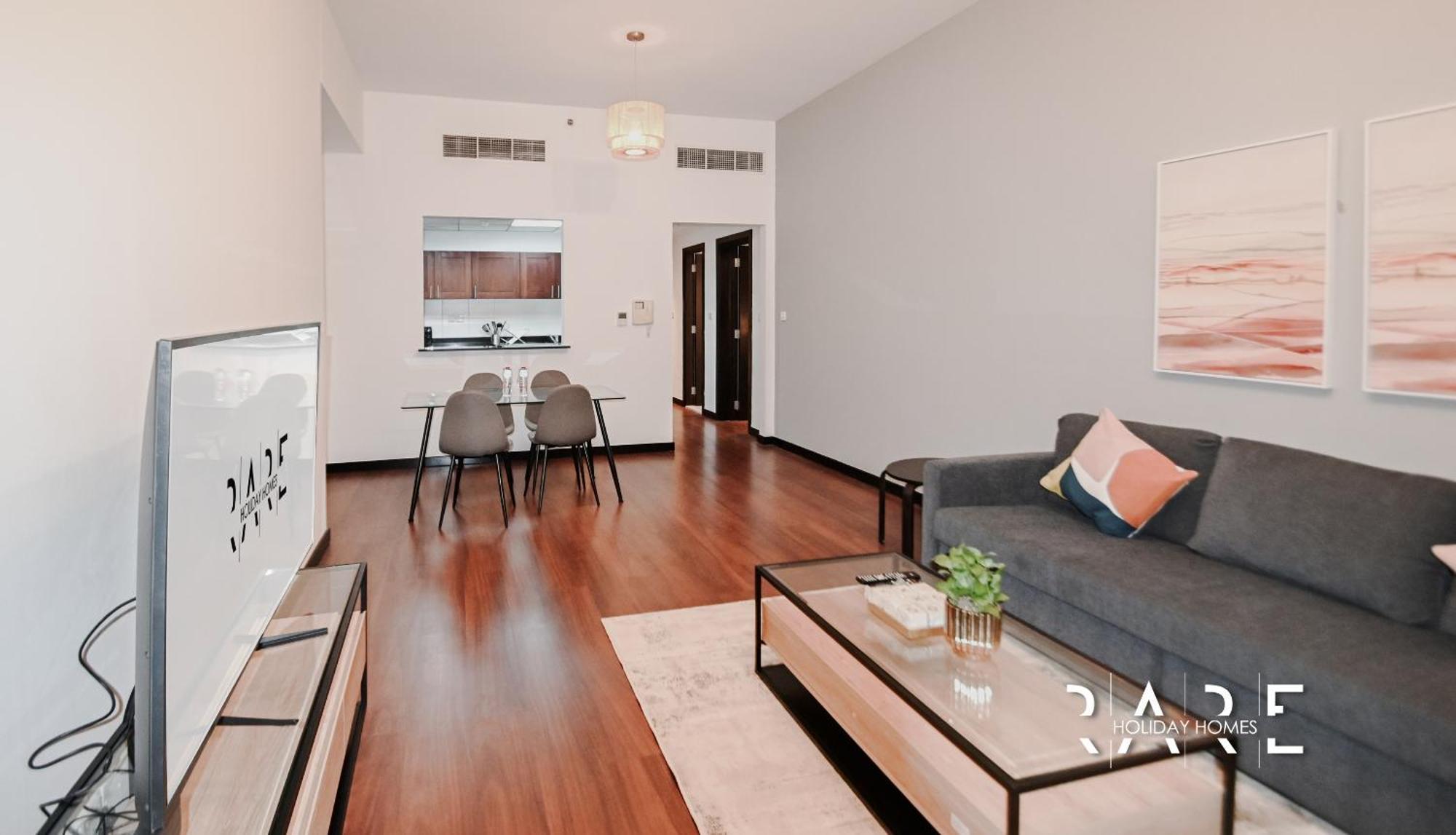 Green Lakes Tower: Jumeirah Lake Towers With Marina Views Apartment *