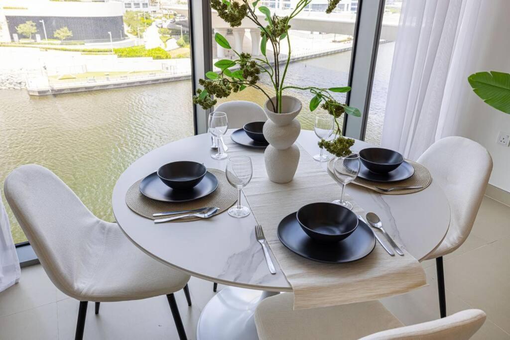 Water Front - Beautiful 1br On Marina Apartment *