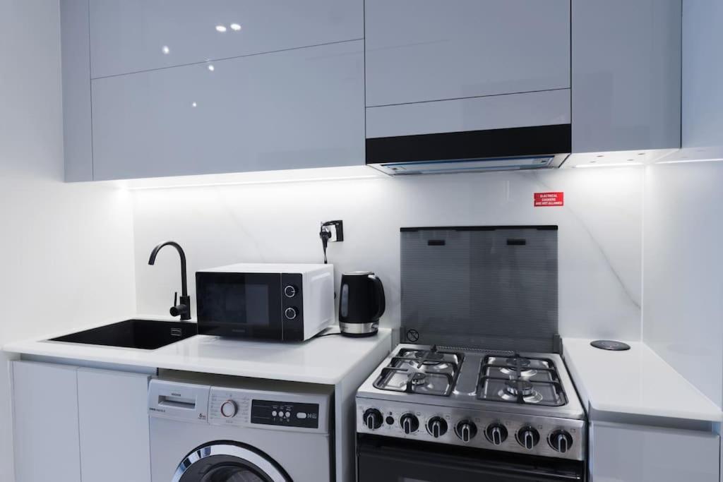 Elegant In Binghatti Canal Apartment Dubai