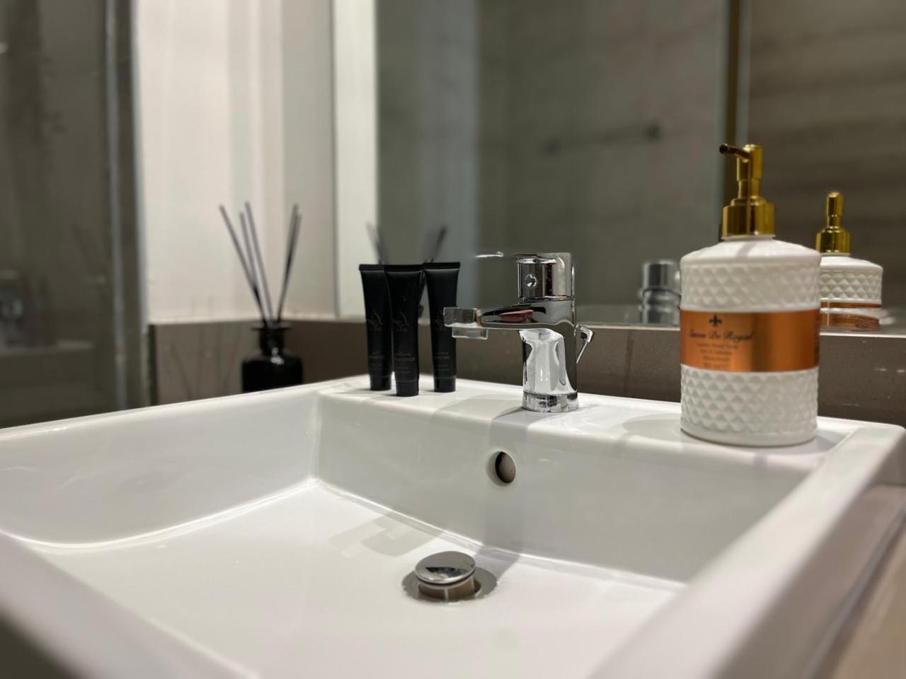 Luxury Romantic With Amazing View Apartment Dubai