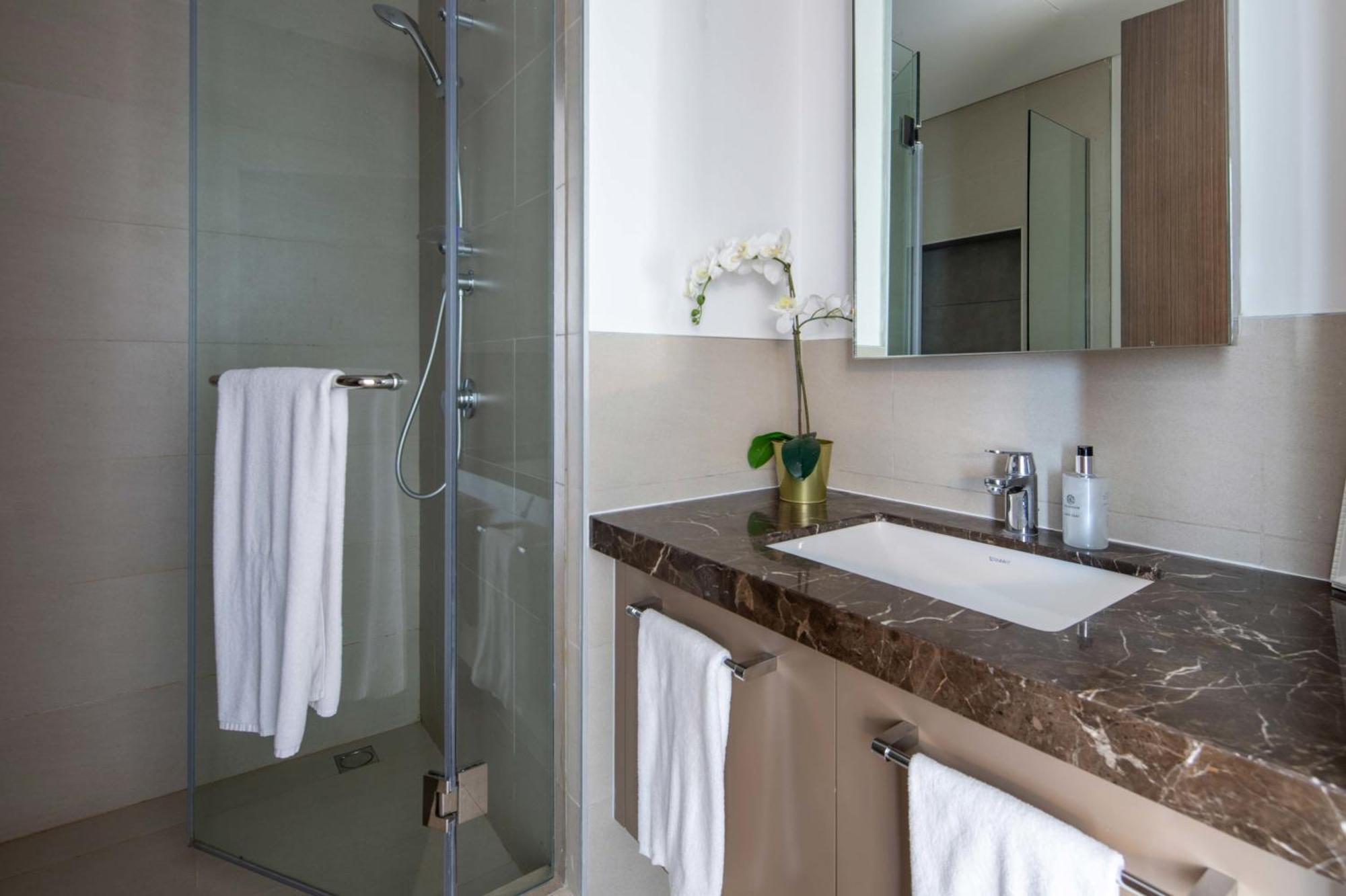 Frank Porter - Boulevard Heights Apartment Dubai