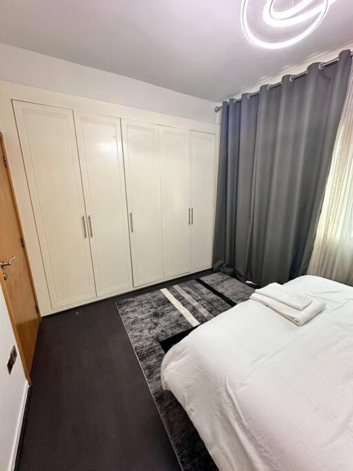 Beauty Of Marina In Our 2br Aptmnt *