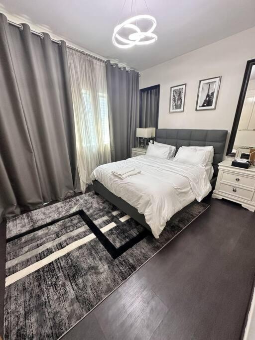 Beauty Of Marina In Our 2br Aptmnt *