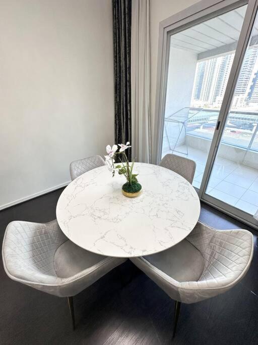 Apartment Beauty Of Marina In Our 2br Aptmnt *