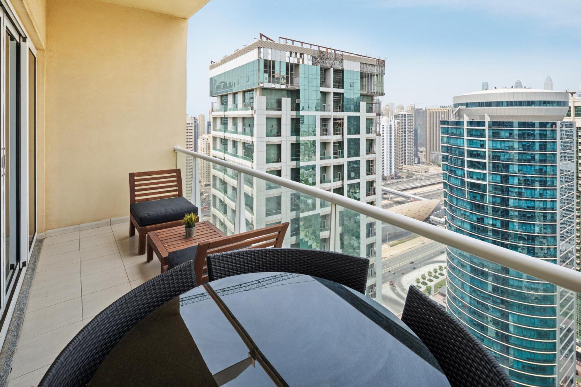 La Buena Vida: Panoramic View Near Jlt Metro * Dubai