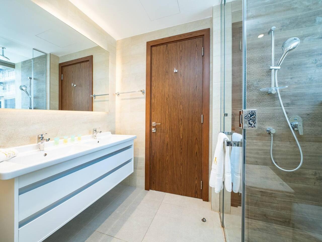 Stunning 1 Bed With Infinity Pool - Marina