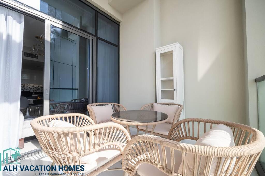 Aykon 2 Bedroom Burj View * Dubai