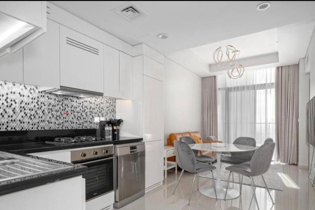 Aykon 2 Bedroom Burj View * Dubai