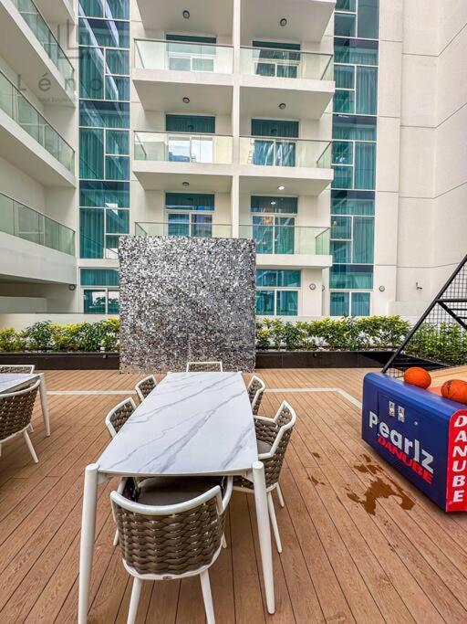 Luxe 2 Bedroom With Private Office Apartment *