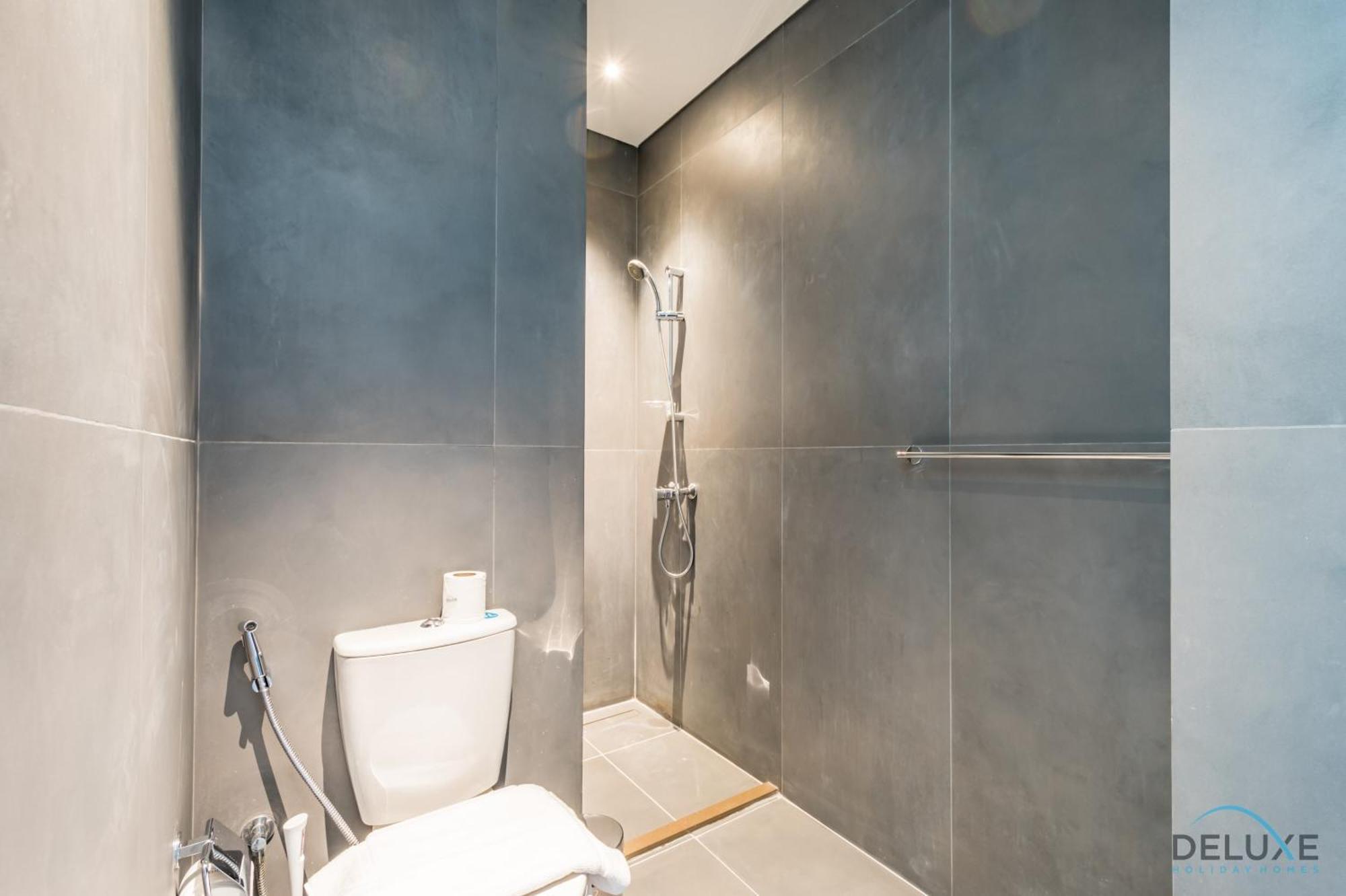 Picturesque 3br With Assistant In The One Jbr By Deluxe Homes Dubai