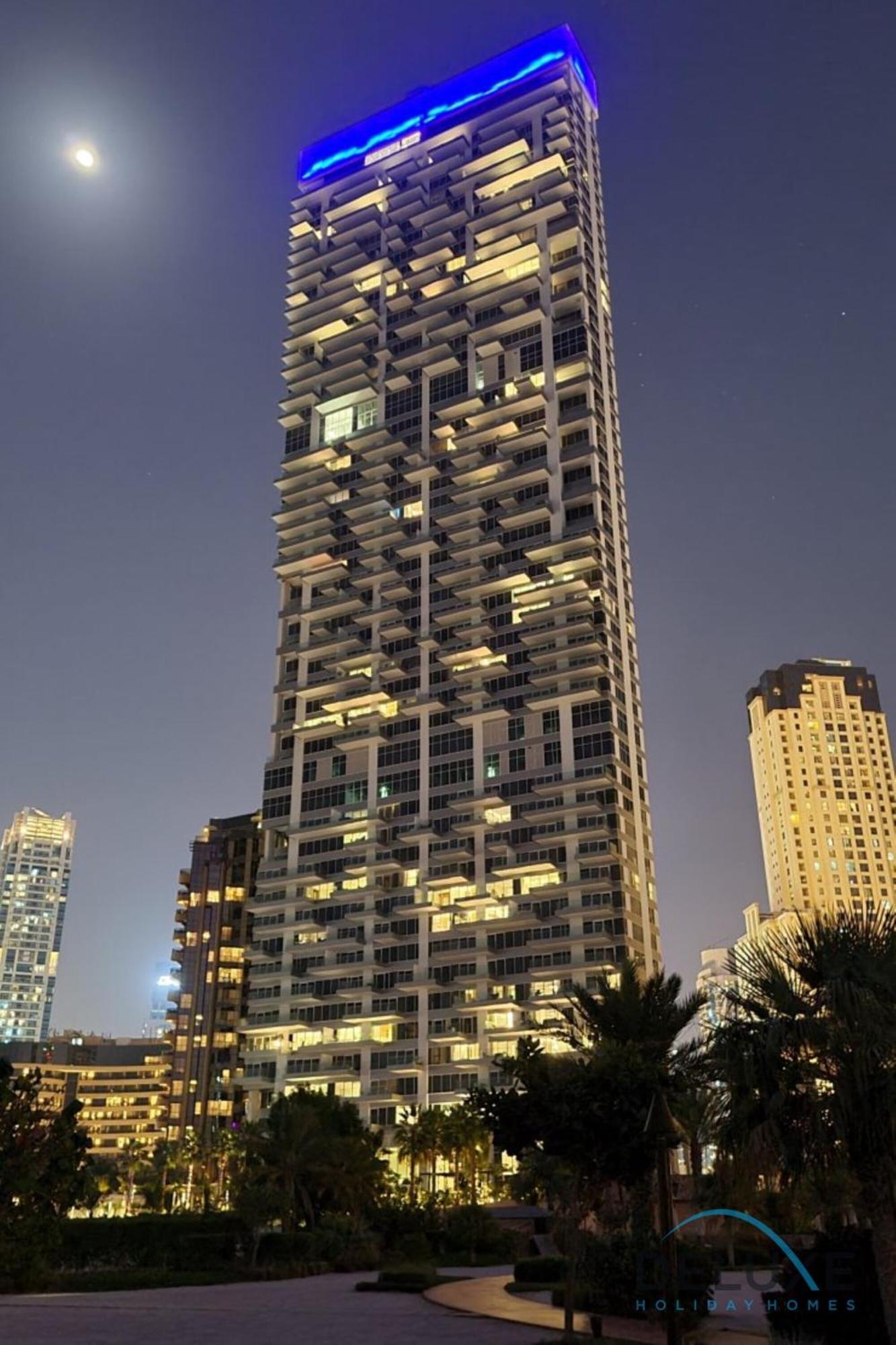 Apartment Picturesque 3br With Assistant In The One Jbr By Deluxe Homes *