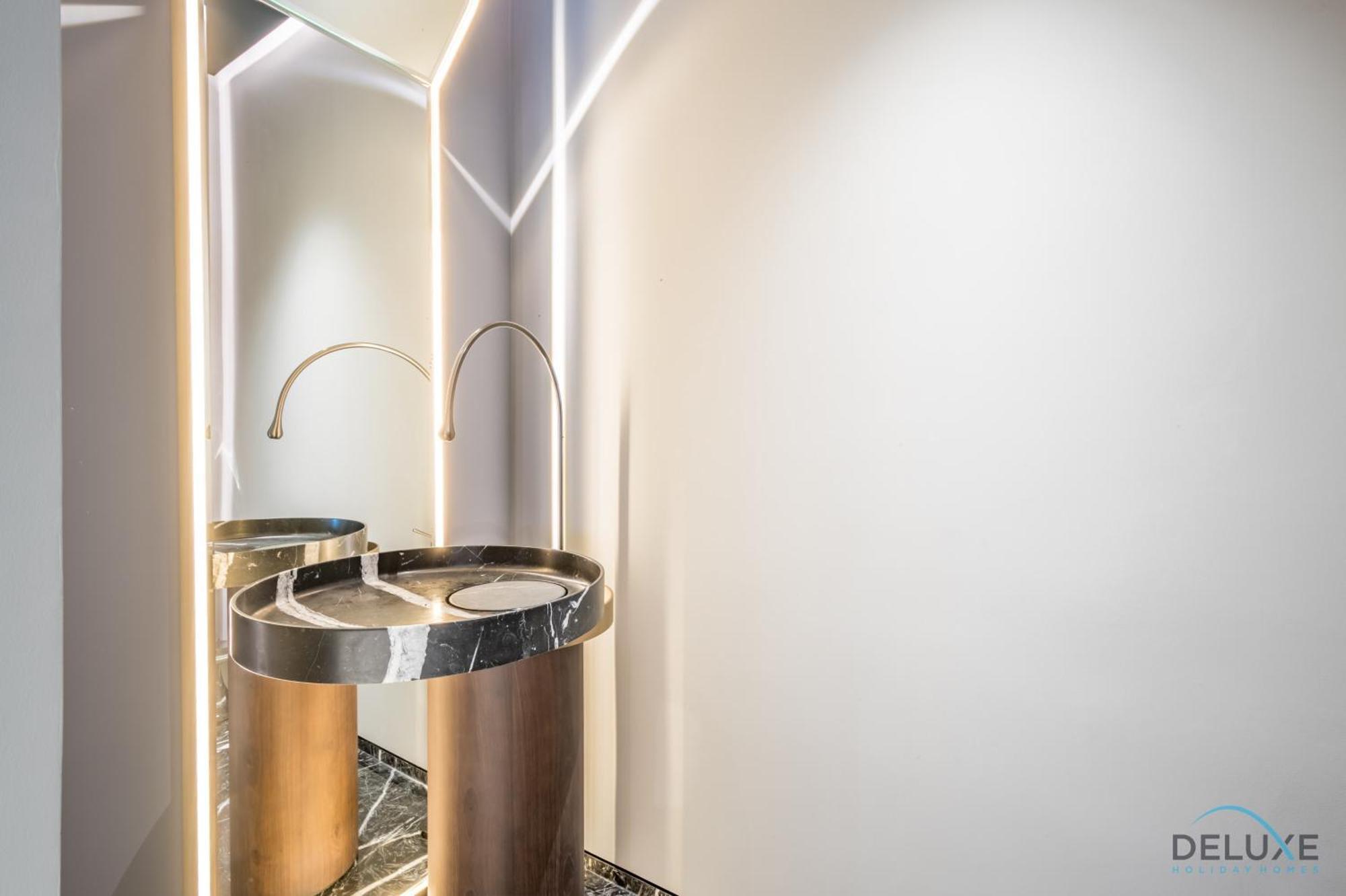 Picturesque 3br With Assistant In The One Jbr By Deluxe Homes *