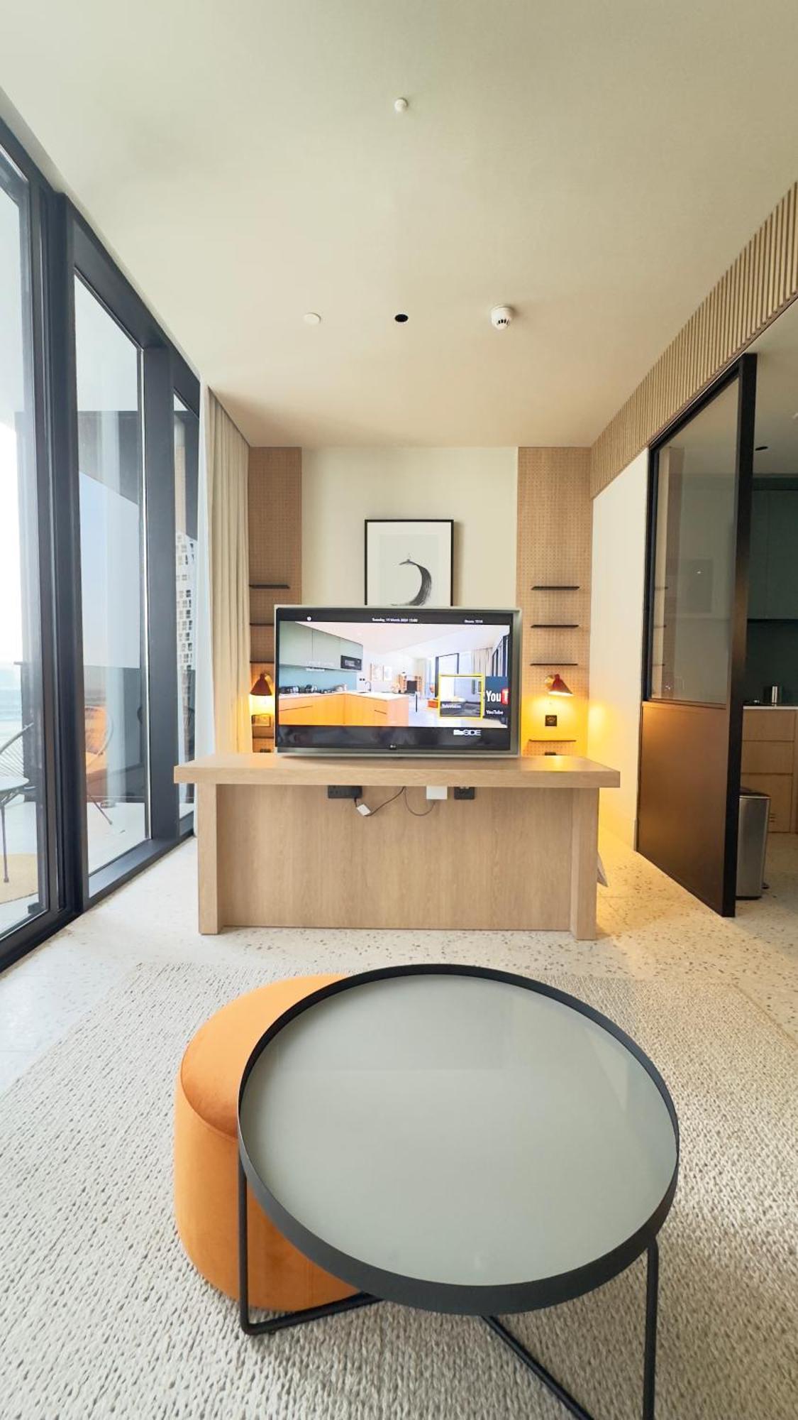 Stylish In The Center!10 Minutes To Mall And World Trade Center *