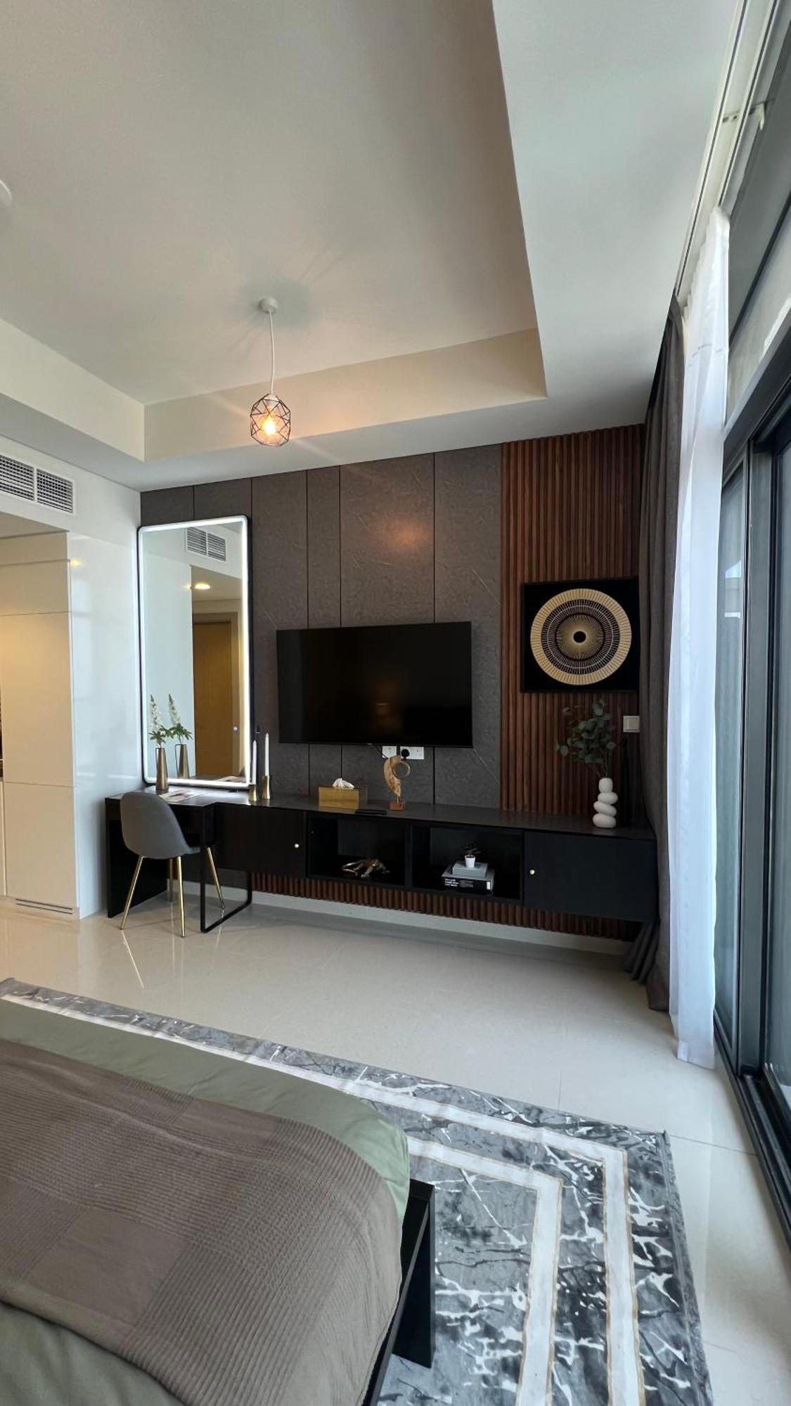 Luxury In The Location Apartment
