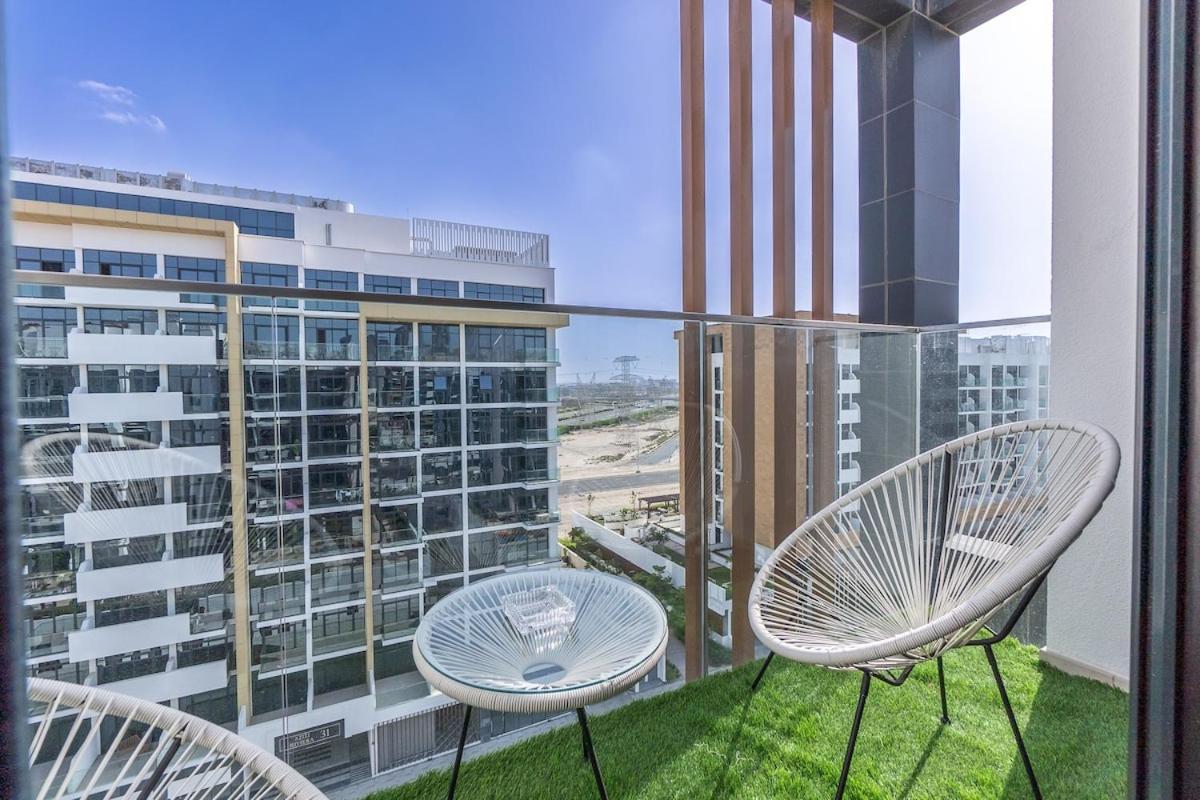 Elegant 1-bedroom Perfect For 4 At Azizi Riviera In Meydan One Apartment